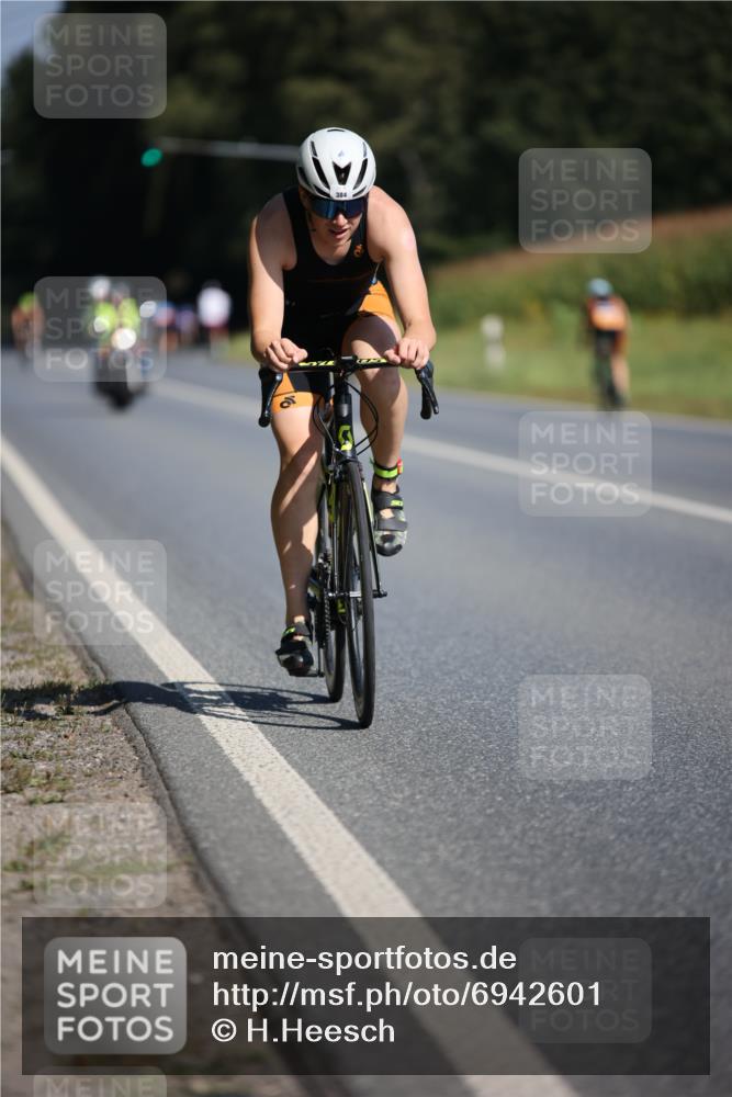 01.09.2024 - 17. Tribühne Triathlon H.Heesch http://msf.ph/oto/6942601 01.09.2024 11:22:12 Radfahren 355, 384, 394, 426, 430, 436, 454 meine-sportfotos.de