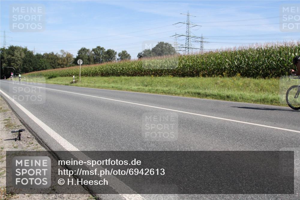 01.09.2024 - 17. Tribühne Triathlon H.Heesch http://msf.ph/oto/6942613 01.09.2024 11:15:25 Radfahren 388 meine-sportfotos.de