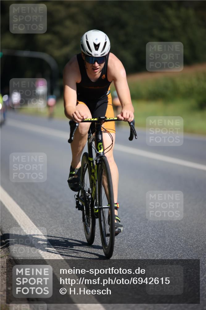 01.09.2024 - 17. Tribühne Triathlon H.Heesch http://msf.ph/oto/6942615 01.09.2024 11:22:12 Radfahren 355, 384, 394, 426, 430, 436, 454 meine-sportfotos.de