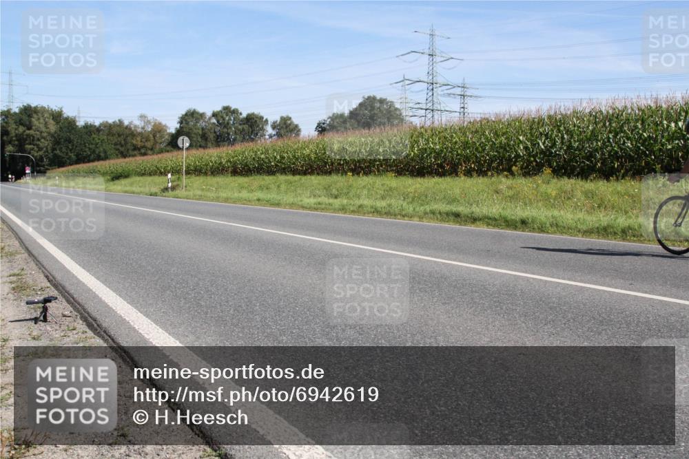 01.09.2024 - 17. Tribühne Triathlon H.Heesch http://msf.ph/oto/6942619 01.09.2024 11:15:40 Radfahren 337 meine-sportfotos.de