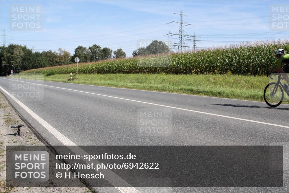 01.09.2024 - 17. Tribühne Triathlon H.Heesch http://msf.ph/oto/6942622 01.09.2024 11:15:57 Radfahren 346 meine-sportfotos.de