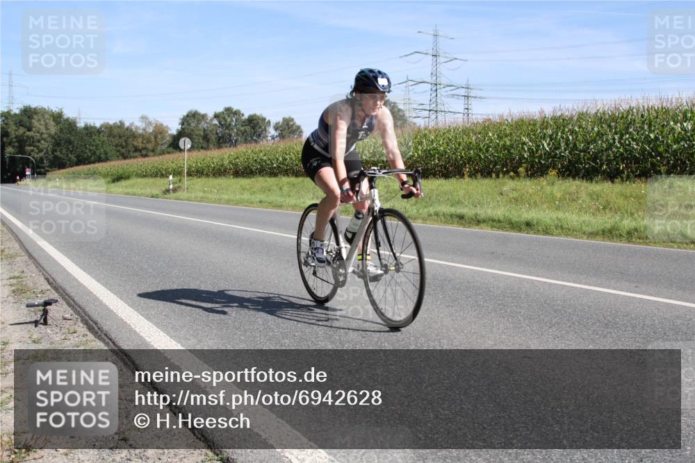 01.09.2024 - 17. Tribühne Triathlon H.Heesch http://msf.ph/oto/6942628 01.09.2024 11:16:23 Radfahren 386 meine-sportfotos.de