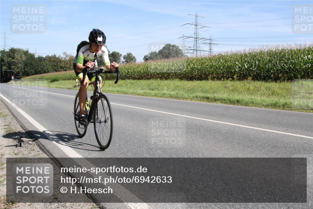 01.09.2024 - 17. Tribühne Triathlon H.Heesch http://msf.ph/oto/6942633 01.09.2024 11:16:32 Radfahren 309, 329 meine-sportfotos.de