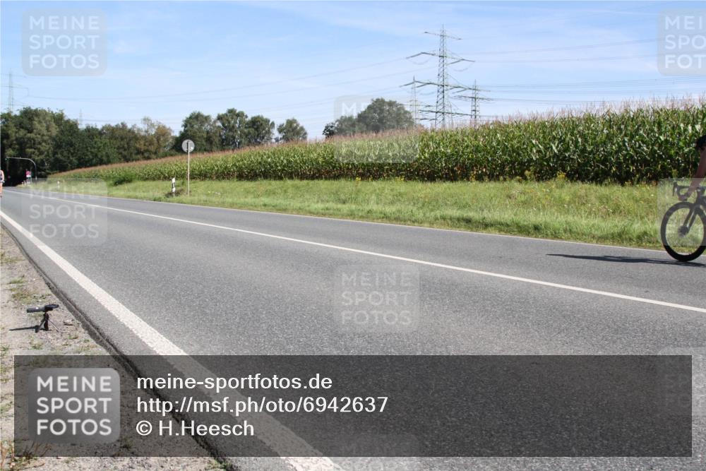 01.09.2024 - 17. Tribühne Triathlon H.Heesch http://msf.ph/oto/6942637 01.09.2024 11:16:42 Radfahren 357, 413, 438 meine-sportfotos.de