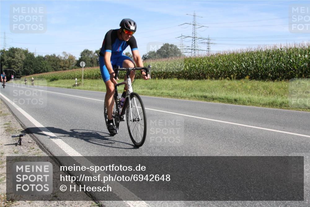 01.09.2024 - 17. Tribühne Triathlon H.Heesch http://msf.ph/oto/6942648 01.09.2024 11:16:49 Radfahren 394, 413, 417 meine-sportfotos.de