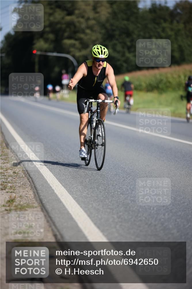 01.09.2024 - 17. Tribühne Triathlon H.Heesch http://msf.ph/oto/6942650 01.09.2024 11:22:28 Radfahren 60, 409, 427 meine-sportfotos.de