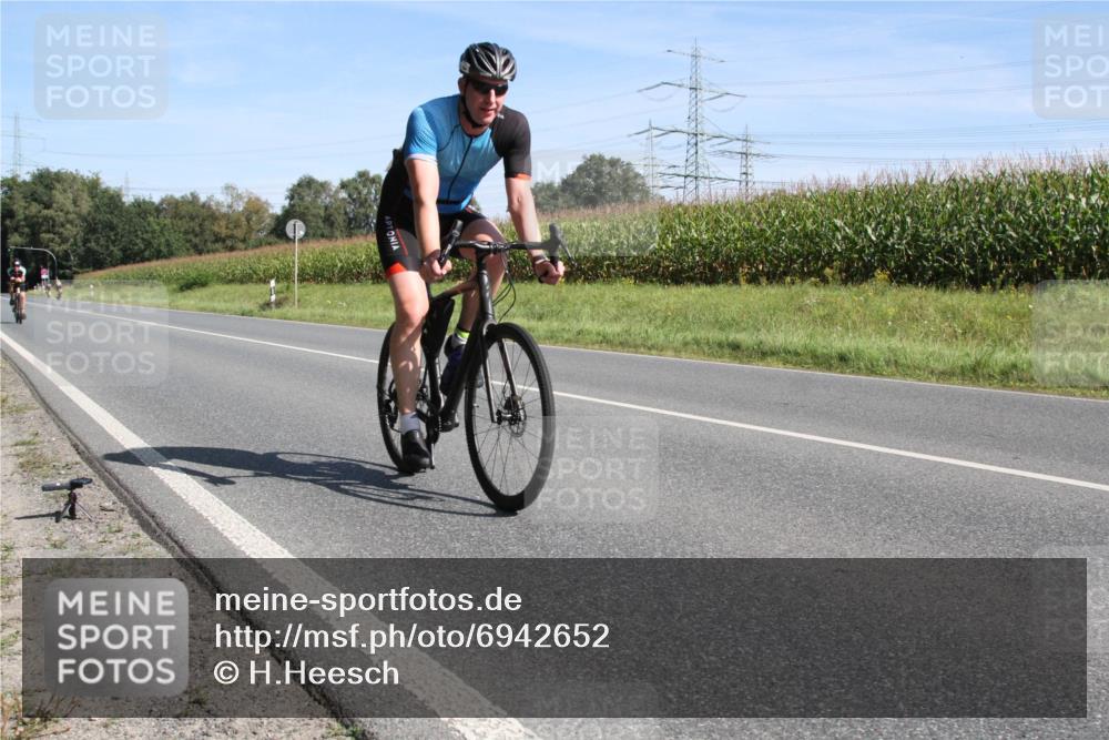 01.09.2024 - 17. Tribühne Triathlon H.Heesch http://msf.ph/oto/6942652 01.09.2024 11:16:53 Radfahren 308, 394, 417 meine-sportfotos.de