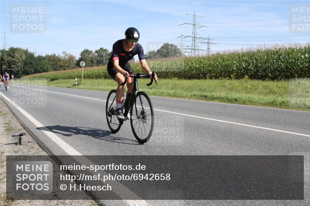 01.09.2024 - 17. Tribühne Triathlon H.Heesch http://msf.ph/oto/6942658 01.09.2024 11:16:59 Radfahren 308, 385, 428, 446 meine-sportfotos.de