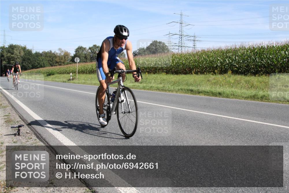 01.09.2024 - 17. Tribühne Triathlon H.Heesch http://msf.ph/oto/6942661 01.09.2024 11:17:01 Radfahren 308, 385, 428, 430, 446 meine-sportfotos.de