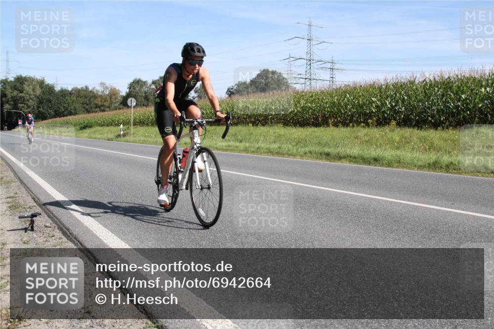 01.09.2024 - 17. Tribühne Triathlon H.Heesch http://msf.ph/oto/6942664 01.09.2024 11:17:03 Radfahren 385, 428, 430, 446 meine-sportfotos.de