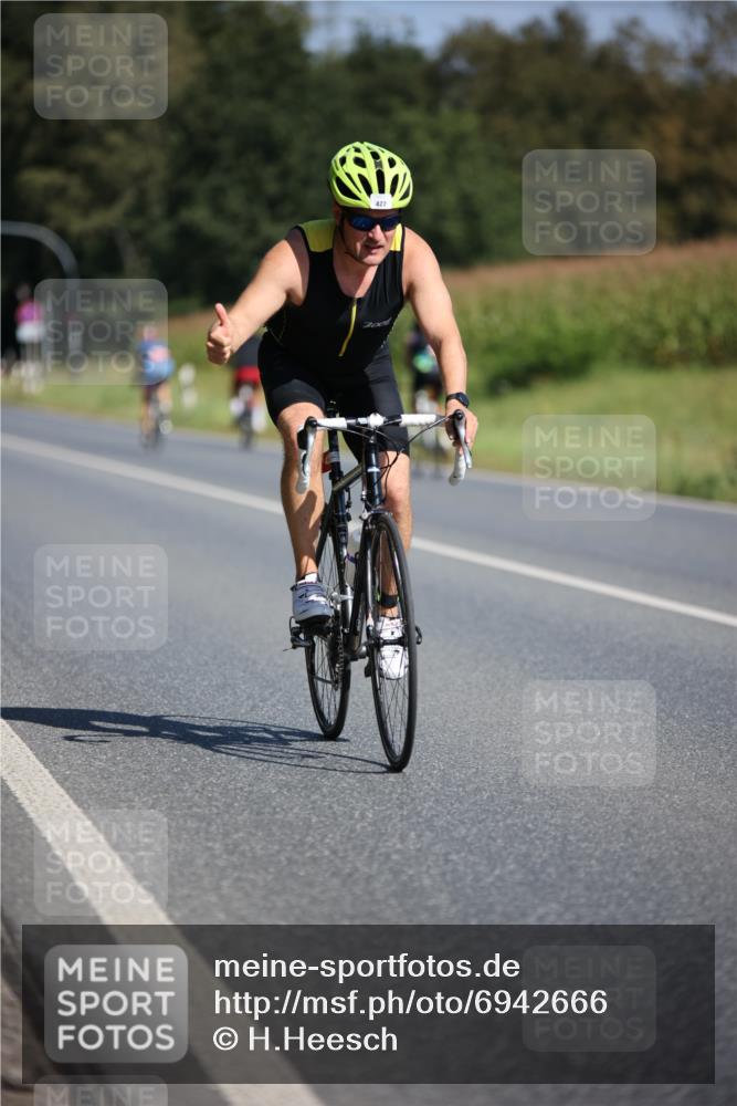 01.09.2024 - 17. Tribühne Triathlon H.Heesch http://msf.ph/oto/6942666 01.09.2024 11:22:28 Radfahren 60, 409, 427 meine-sportfotos.de