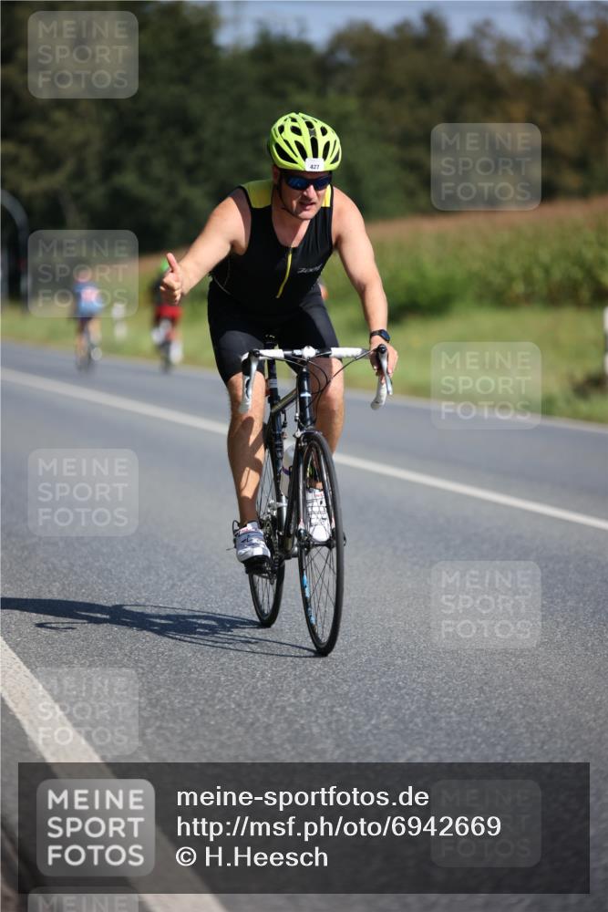 01.09.2024 - 17. Tribühne Triathlon H.Heesch http://msf.ph/oto/6942669 01.09.2024 11:22:28 Radfahren 60, 409, 427 meine-sportfotos.de