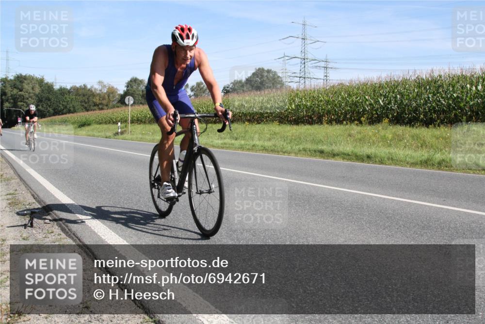 01.09.2024 - 17. Tribühne Triathlon H.Heesch http://msf.ph/oto/6942671 01.09.2024 11:17:10 Radfahren 314, 318, 319, 379, 409, 426, 430 meine-sportfotos.de