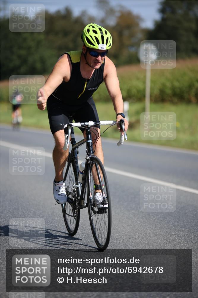 01.09.2024 - 17. Tribühne Triathlon H.Heesch http://msf.ph/oto/6942678 01.09.2024 11:22:29 Radfahren 60, 409, 427 meine-sportfotos.de
