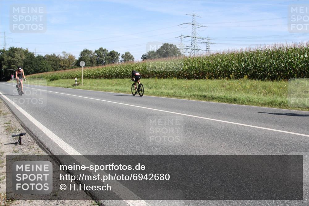 01.09.2024 - 17. Tribühne Triathlon H.Heesch http://msf.ph/oto/6942680 01.09.2024 11:17:13 Radfahren 314, 318, 319, 374, 379, 409, 426 meine-sportfotos.de