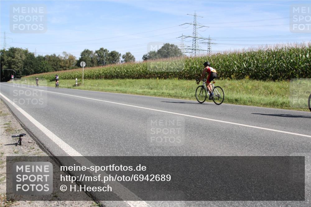 01.09.2024 - 17. Tribühne Triathlon H.Heesch http://msf.ph/oto/6942689 01.09.2024 11:17:18 Radfahren 314, 318, 374, 382 meine-sportfotos.de