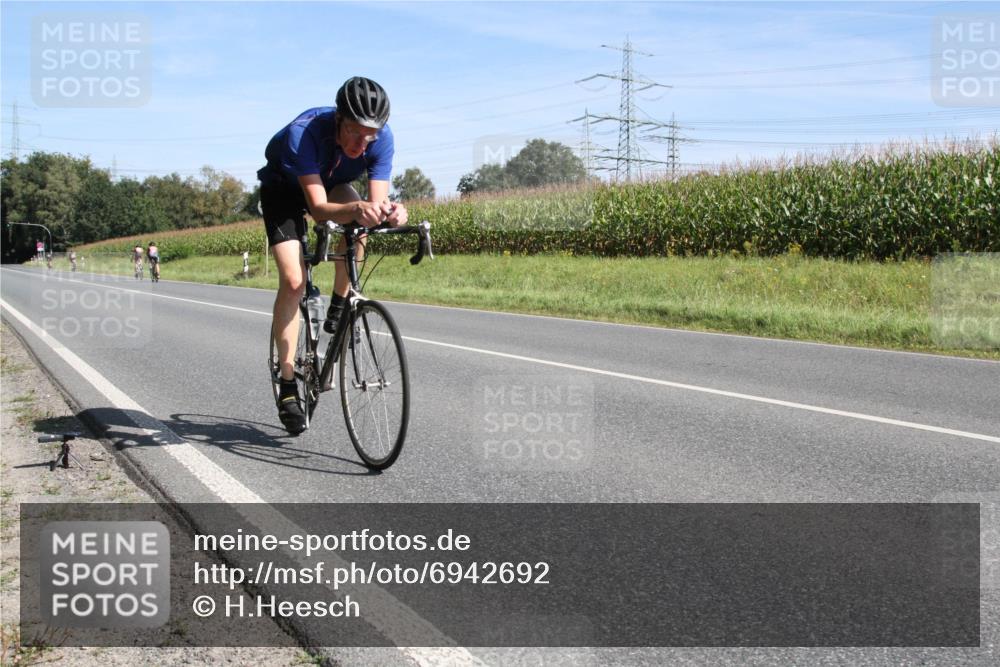 01.09.2024 - 17. Tribühne Triathlon H.Heesch http://msf.ph/oto/6942692 01.09.2024 11:17:22 Radfahren 382 meine-sportfotos.de