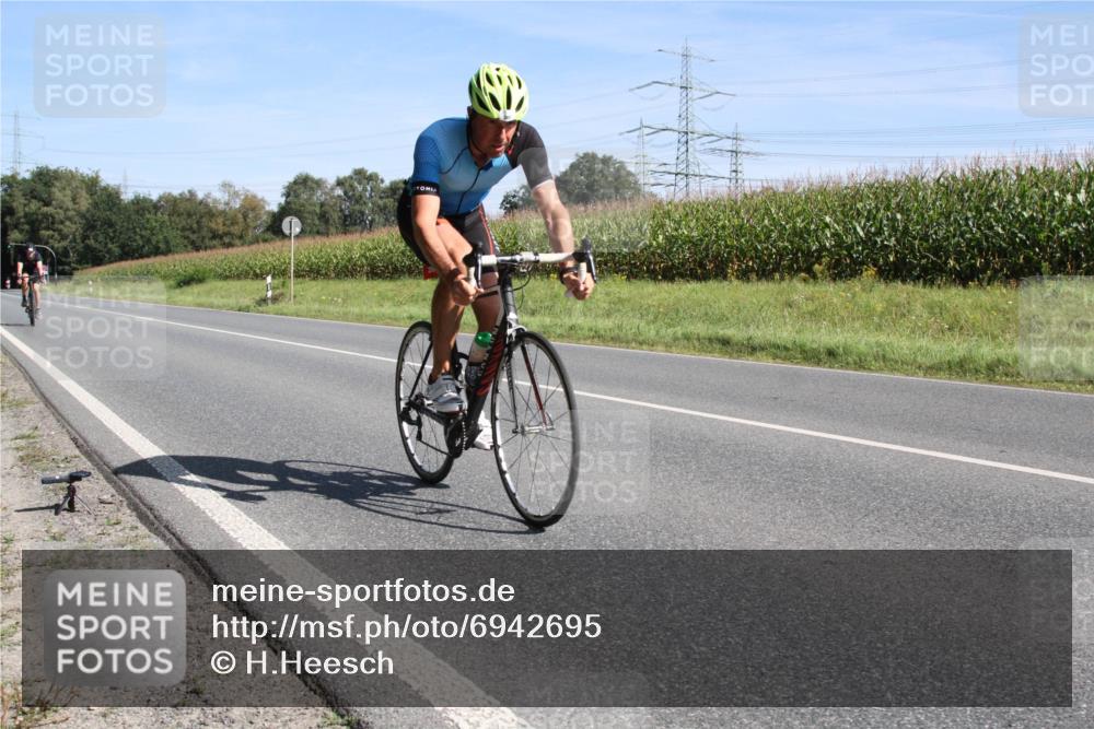 01.09.2024 - 17. Tribühne Triathlon H.Heesch http://msf.ph/oto/6942695 01.09.2024 11:17:40 Radfahren 341, 395, 402, 440 meine-sportfotos.de