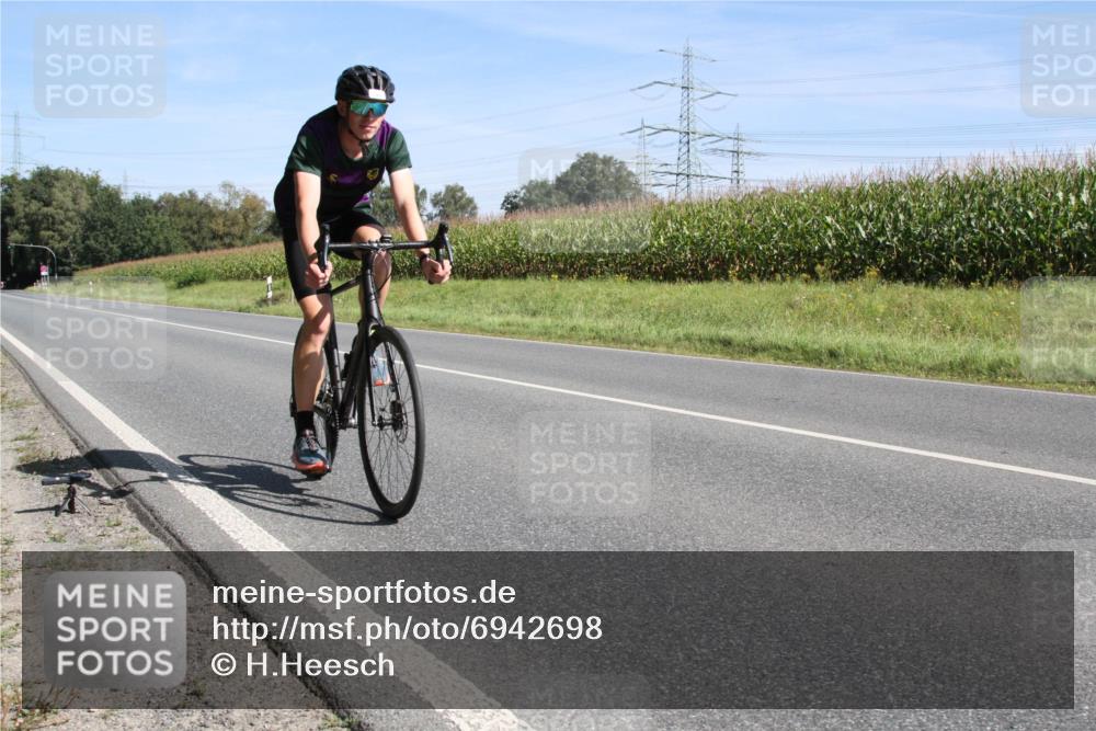 01.09.2024 - 17. Tribühne Triathlon H.Heesch http://msf.ph/oto/6942698 01.09.2024 11:17:43 Radfahren 341, 395, 402, 440 meine-sportfotos.de