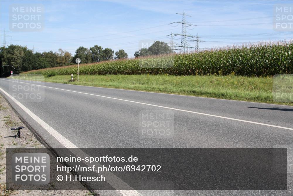 01.09.2024 - 17. Tribühne Triathlon H.Heesch http://msf.ph/oto/6942702 01.09.2024 11:17:45 Radfahren 341, 395, 402, 440 meine-sportfotos.de