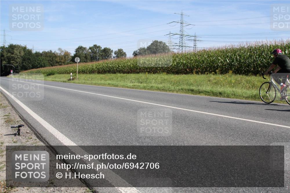 01.09.2024 - 17. Tribühne Triathlon H.Heesch http://msf.ph/oto/6942706 01.09.2024 11:17:46 Radfahren 341, 402, 440 meine-sportfotos.de