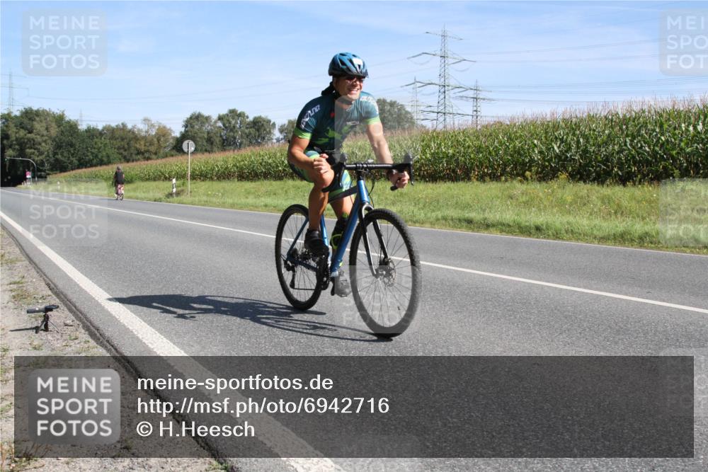 01.09.2024 - 17. Tribühne Triathlon H.Heesch http://msf.ph/oto/6942716 01.09.2024 11:17:53 Radfahren 367, 423 meine-sportfotos.de