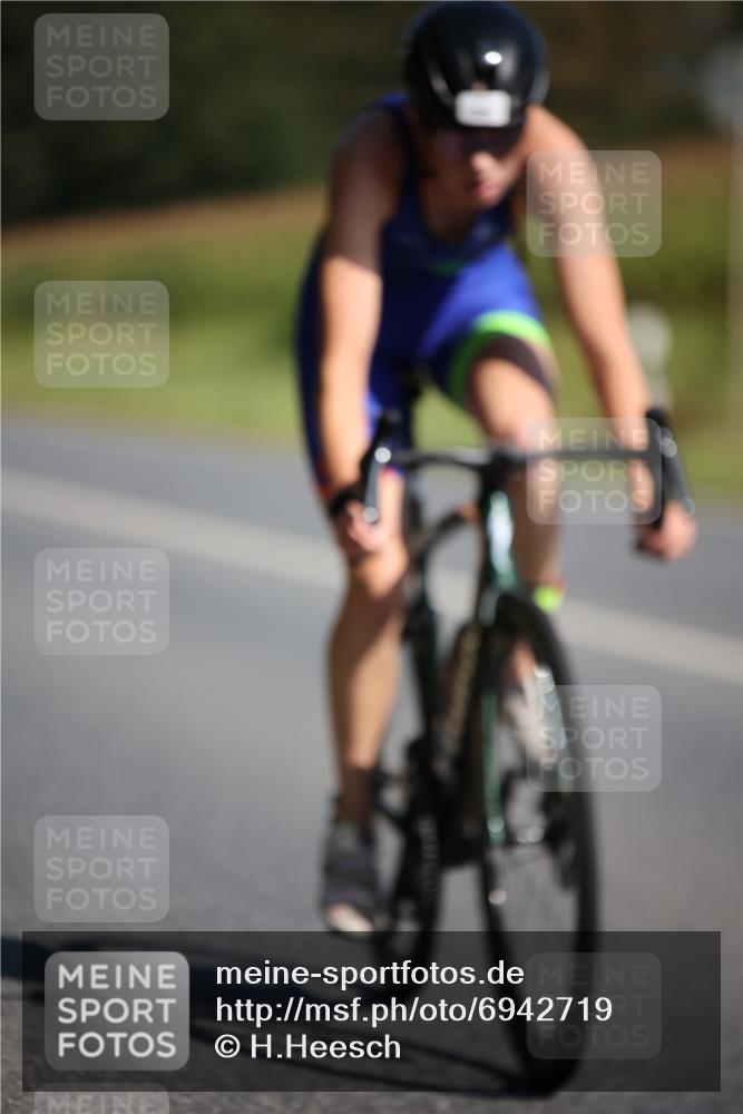 01.09.2024 - 17. Tribühne Triathlon H.Heesch http://msf.ph/oto/6942719 01.09.2024 11:24:46 Radfahren 323, 370, 391, 431, 437, 545 meine-sportfotos.de