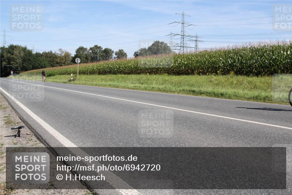 01.09.2024 - 17. Tribühne Triathlon H.Heesch http://msf.ph/oto/6942720 01.09.2024 11:17:54 Radfahren 367, 423 meine-sportfotos.de