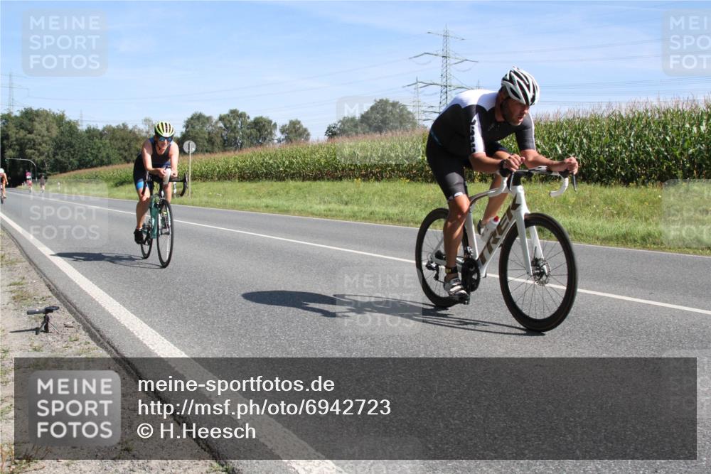 01.09.2024 - 17. Tribühne Triathlon H.Heesch http://msf.ph/oto/6942723 01.09.2024 11:18:04 Radfahren 362, 372, 387, 401 meine-sportfotos.de