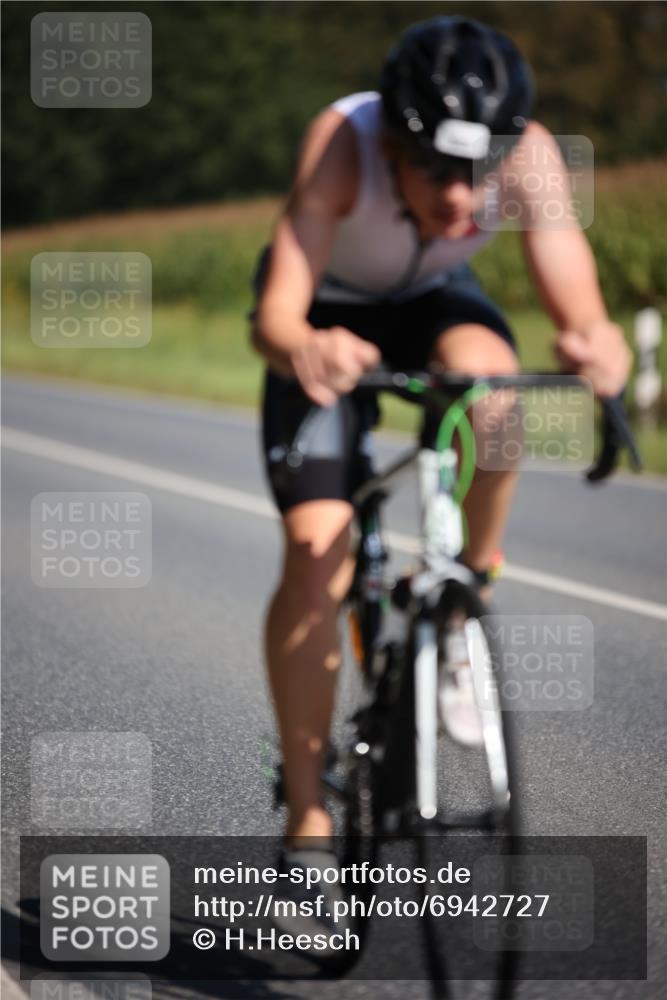 01.09.2024 - 17. Tribühne Triathlon H.Heesch http://msf.ph/oto/6942727 01.09.2024 11:24:47 Radfahren 323, 370, 391, 416, 437, 545 meine-sportfotos.de