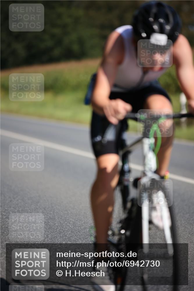 01.09.2024 - 17. Tribühne Triathlon H.Heesch http://msf.ph/oto/6942730 01.09.2024 11:24:47 Radfahren 323, 370, 391, 416, 437, 545 meine-sportfotos.de