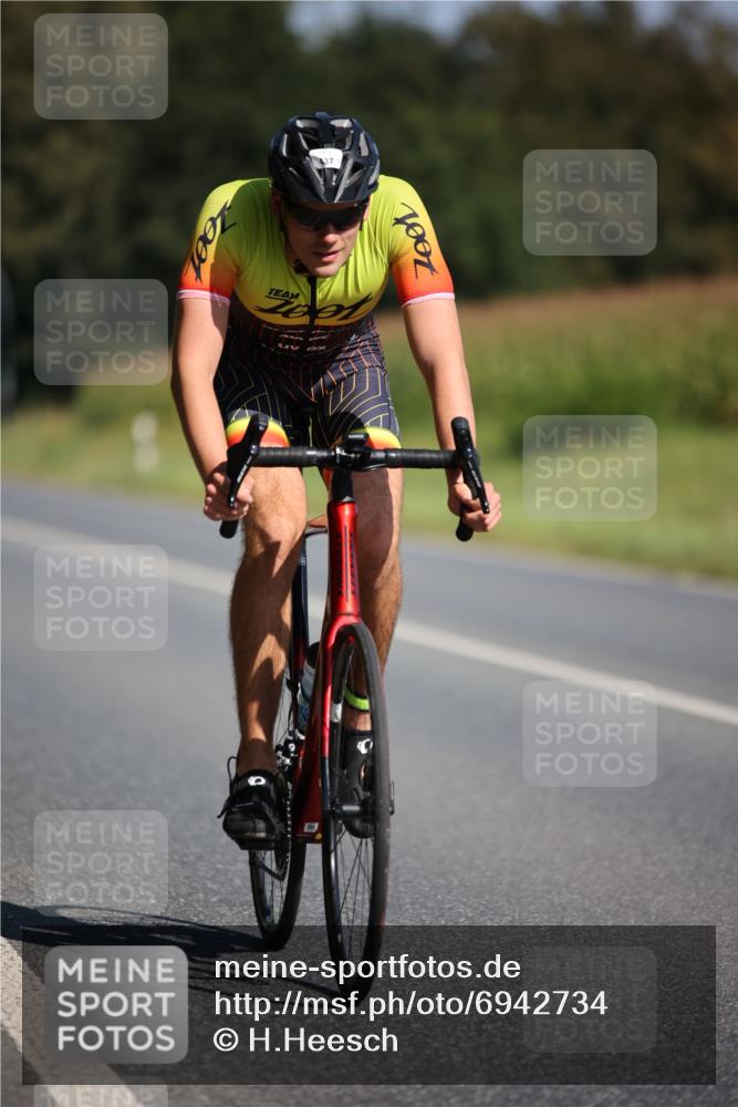 01.09.2024 - 17. Tribühne Triathlon H.Heesch http://msf.ph/oto/6942734 01.09.2024 11:24:47 Radfahren 323, 370, 391, 416, 437, 545 meine-sportfotos.de