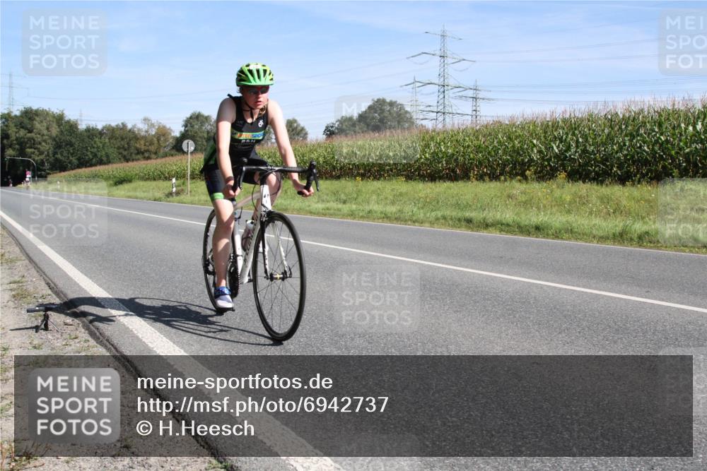 01.09.2024 - 17. Tribühne Triathlon H.Heesch http://msf.ph/oto/6942737 01.09.2024 11:18:23 Radfahren 339 meine-sportfotos.de
