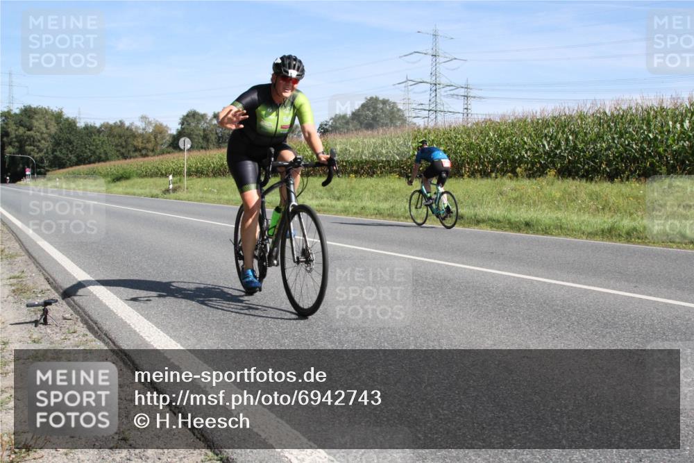 01.09.2024 - 17. Tribühne Triathlon H.Heesch http://msf.ph/oto/6942743 01.09.2024 11:18:32 Radfahren 406, 432 meine-sportfotos.de
