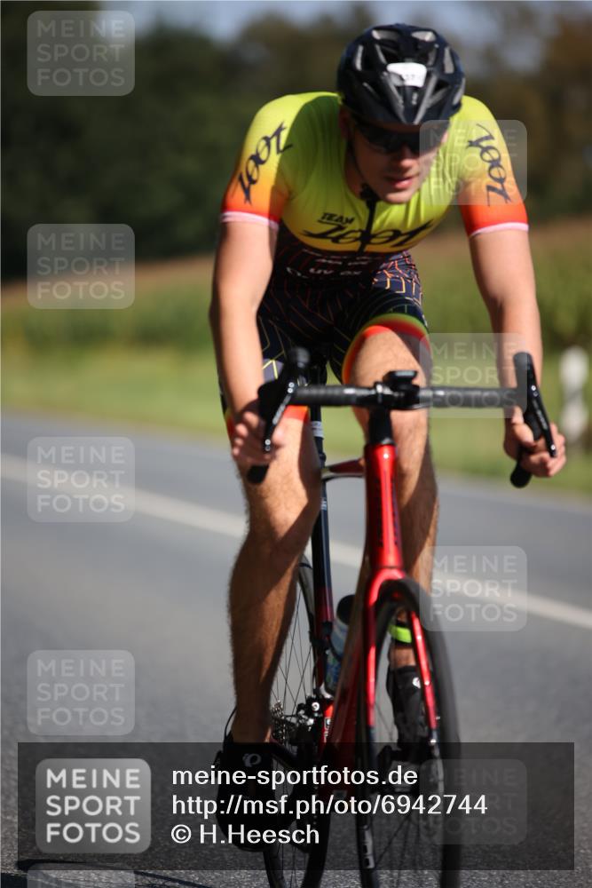 01.09.2024 - 17. Tribühne Triathlon H.Heesch http://msf.ph/oto/6942744 01.09.2024 11:24:48 Radfahren 323, 370, 391, 416, 437, 545 meine-sportfotos.de
