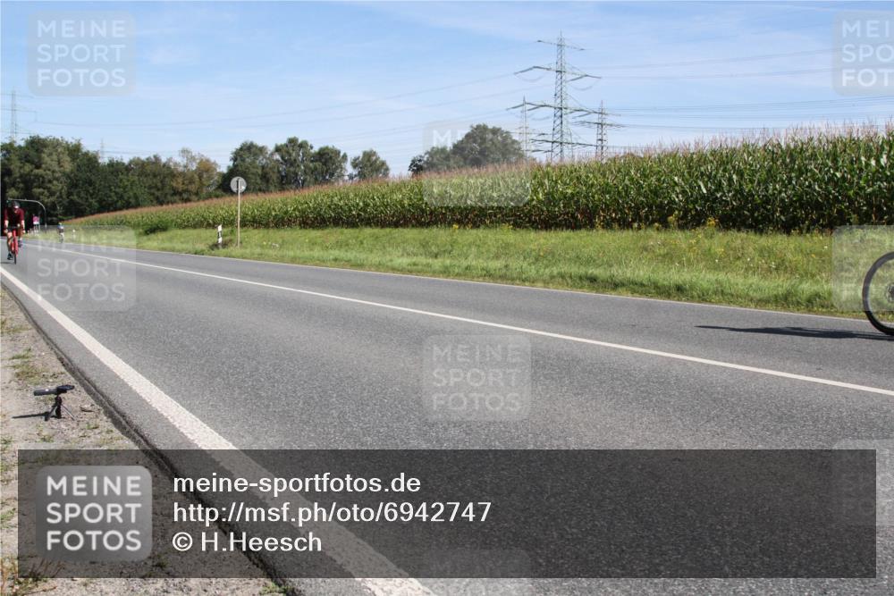 01.09.2024 - 17. Tribühne Triathlon H.Heesch http://msf.ph/oto/6942747 01.09.2024 11:18:40 Radfahren 412 meine-sportfotos.de