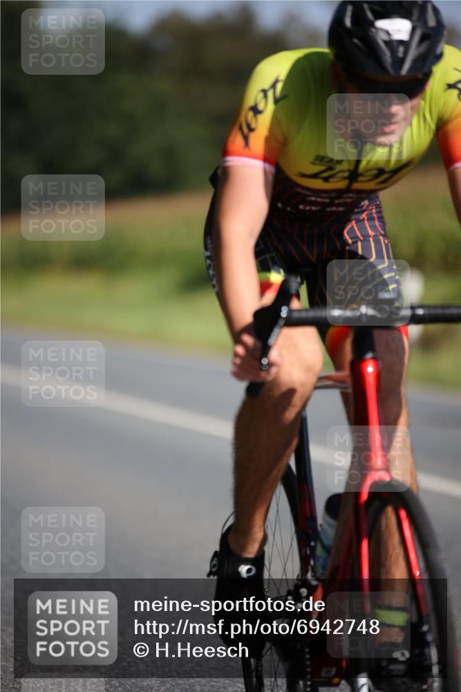 01.09.2024 - 17. Tribühne Triathlon H.Heesch http://msf.ph/oto/6942748 01.09.2024 11:24:48 Radfahren 323, 370, 391, 416, 437, 545 meine-sportfotos.de