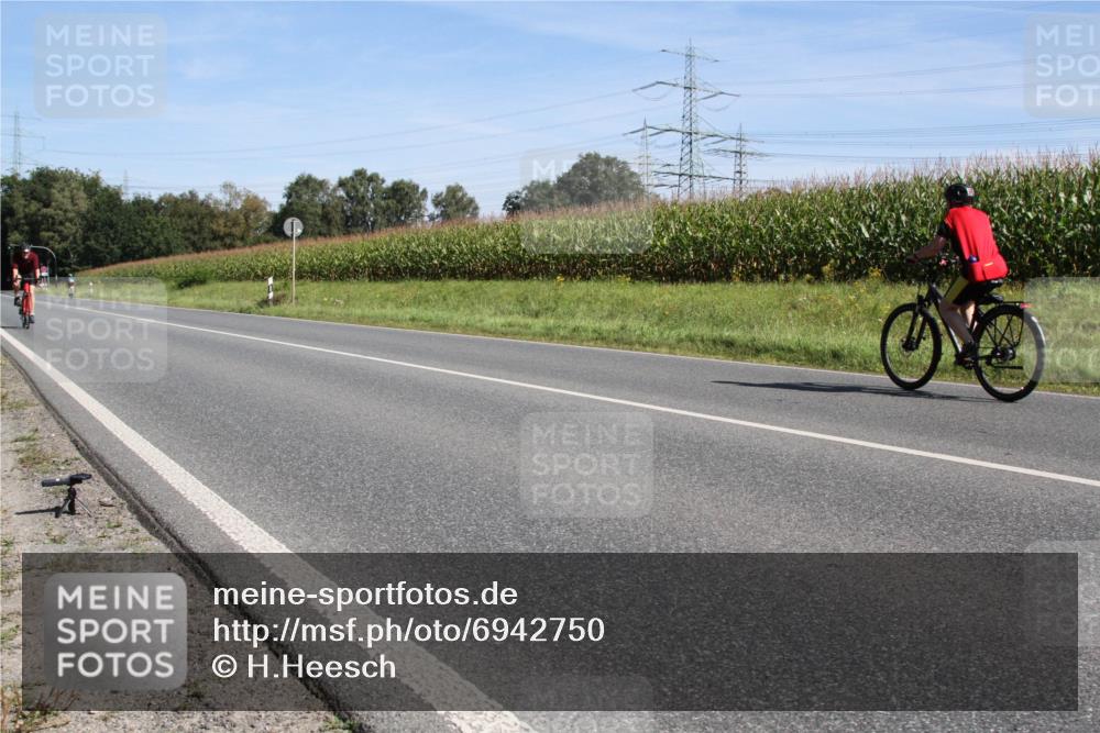 01.09.2024 - 17. Tribühne Triathlon H.Heesch http://msf.ph/oto/6942750 01.09.2024 11:18:40 Radfahren 412 meine-sportfotos.de