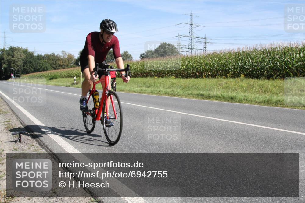 01.09.2024 - 17. Tribühne Triathlon H.Heesch http://msf.ph/oto/6942755 01.09.2024 11:18:43 Radfahren 412 meine-sportfotos.de