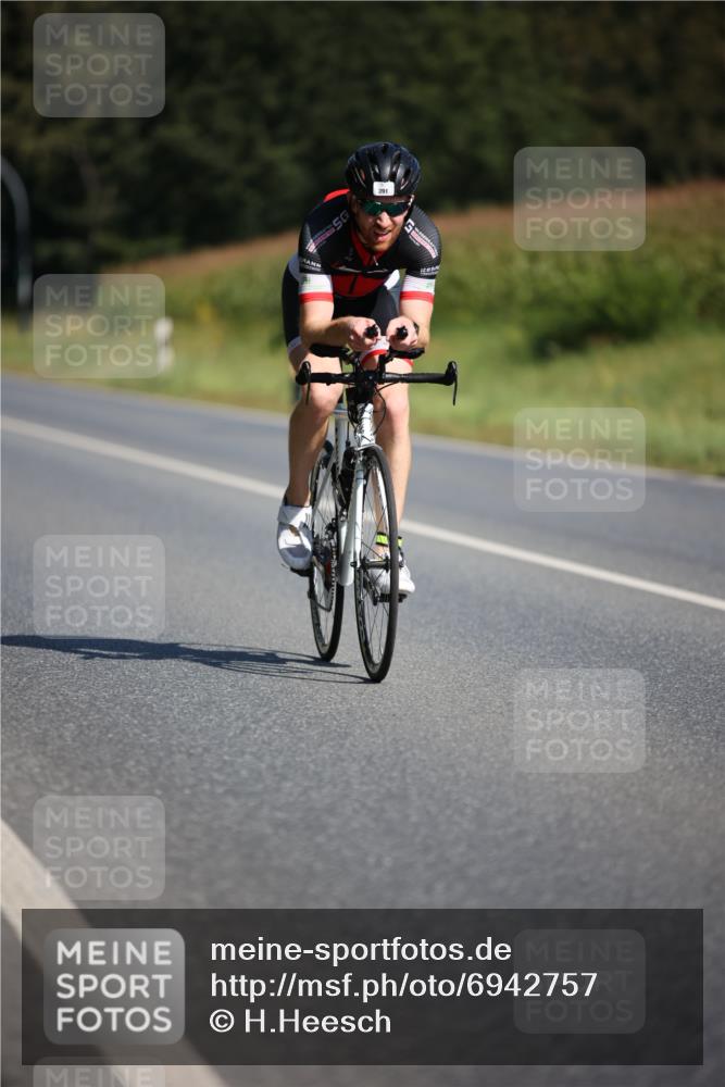 01.09.2024 - 17. Tribühne Triathlon H.Heesch http://msf.ph/oto/6942757 01.09.2024 11:24:51 Radfahren 391, 400, 416, 545 meine-sportfotos.de