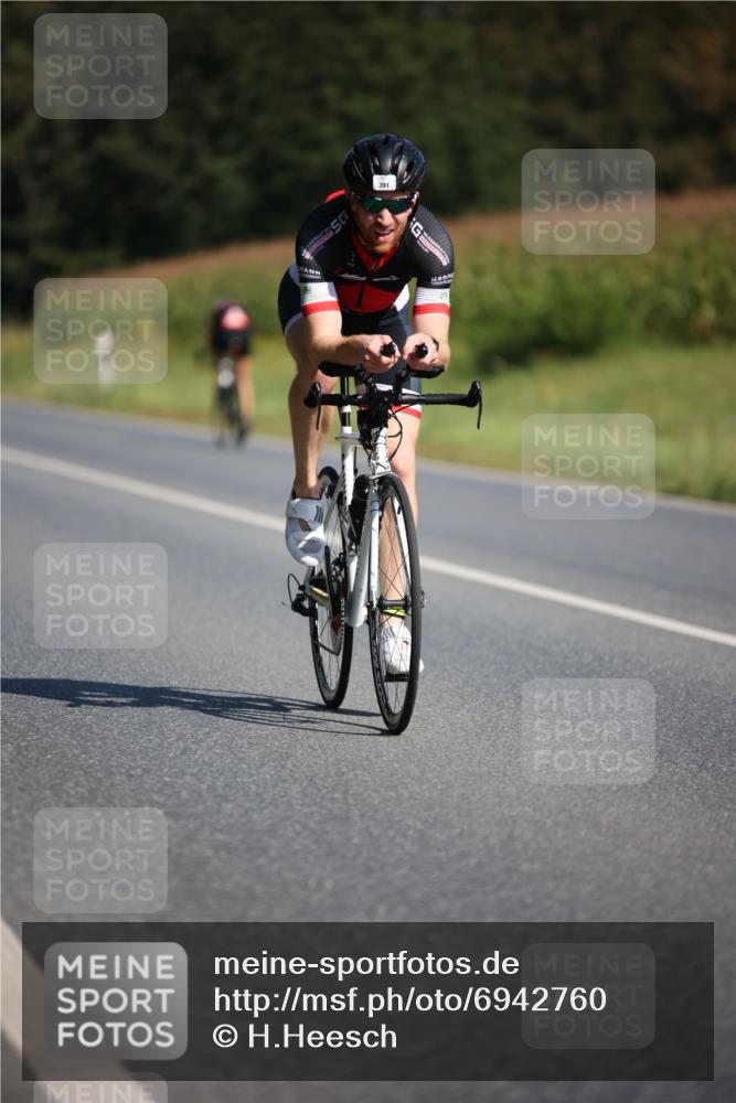 01.09.2024 - 17. Tribühne Triathlon H.Heesch http://msf.ph/oto/6942760 01.09.2024 11:24:51 Radfahren 391, 400, 416, 545 meine-sportfotos.de