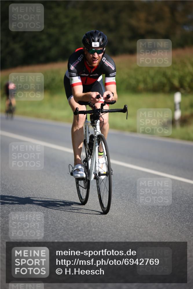 01.09.2024 - 17. Tribühne Triathlon H.Heesch http://msf.ph/oto/6942769 01.09.2024 11:24:52 Radfahren 391, 400, 416, 545 meine-sportfotos.de