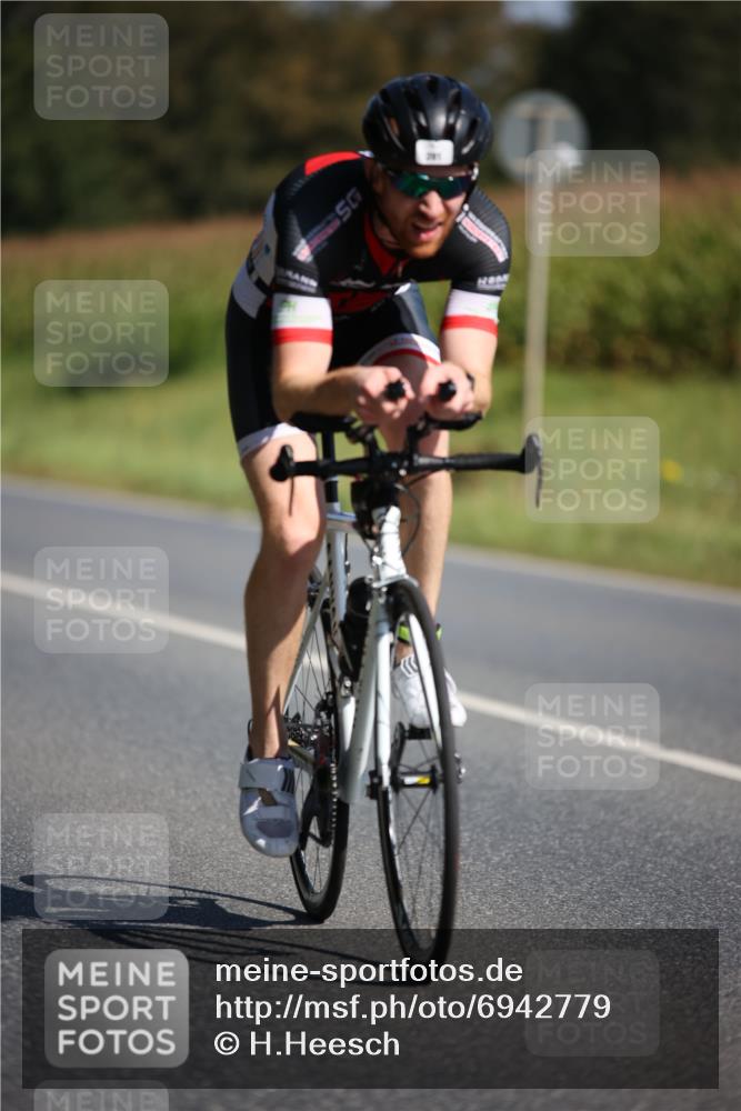 01.09.2024 - 17. Tribühne Triathlon H.Heesch http://msf.ph/oto/6942779 01.09.2024 11:24:52 Radfahren 391, 400, 416, 545 meine-sportfotos.de