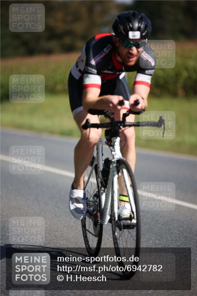 01.09.2024 - 17. Tribühne Triathlon H.Heesch http://msf.ph/oto/6942782 01.09.2024 11:24:52 Radfahren 391, 400, 416, 545 meine-sportfotos.de