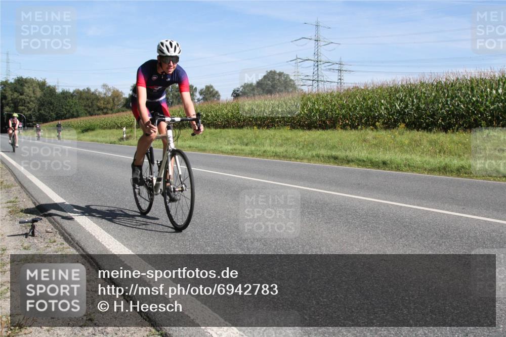 01.09.2024 - 17. Tribühne Triathlon H.Heesch http://msf.ph/oto/6942783 01.09.2024 11:19:29 Radfahren 336, 431, 1479 meine-sportfotos.de