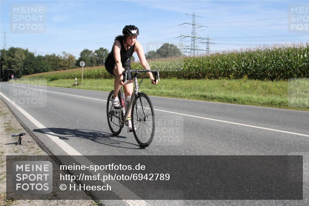 01.09.2024 - 17. Tribühne Triathlon H.Heesch http://msf.ph/oto/6942789 01.09.2024 11:19:42 Radfahren 363 meine-sportfotos.de