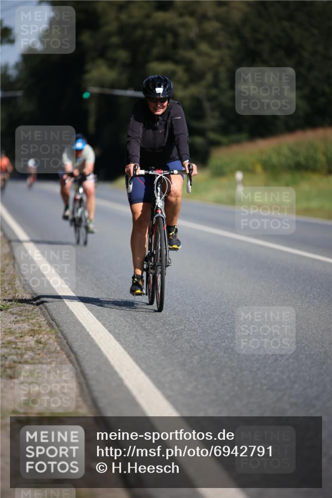 01.09.2024 - 17. Tribühne Triathlon H.Heesch http://msf.ph/oto/6942791 01.09.2024 11:24:55 Radfahren 400, 416, 470 meine-sportfotos.de