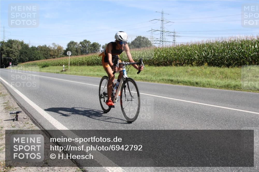 01.09.2024 - 17. Tribühne Triathlon H.Heesch http://msf.ph/oto/6942792 01.09.2024 11:19:49 Radfahren 313 meine-sportfotos.de
