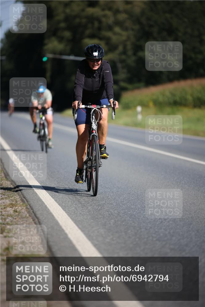 01.09.2024 - 17. Tribühne Triathlon H.Heesch http://msf.ph/oto/6942794 01.09.2024 11:24:55 Radfahren 400, 416, 470 meine-sportfotos.de