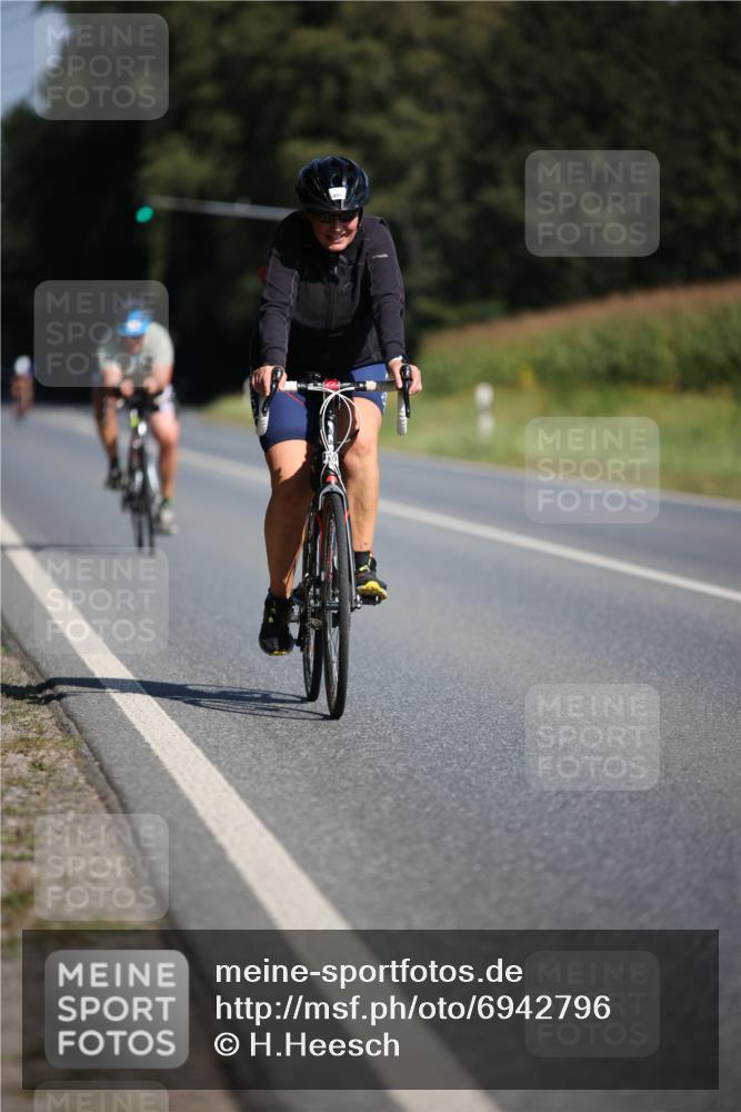 01.09.2024 - 17. Tribühne Triathlon H.Heesch http://msf.ph/oto/6942796 01.09.2024 11:24:55 Radfahren 400, 416, 470 meine-sportfotos.de